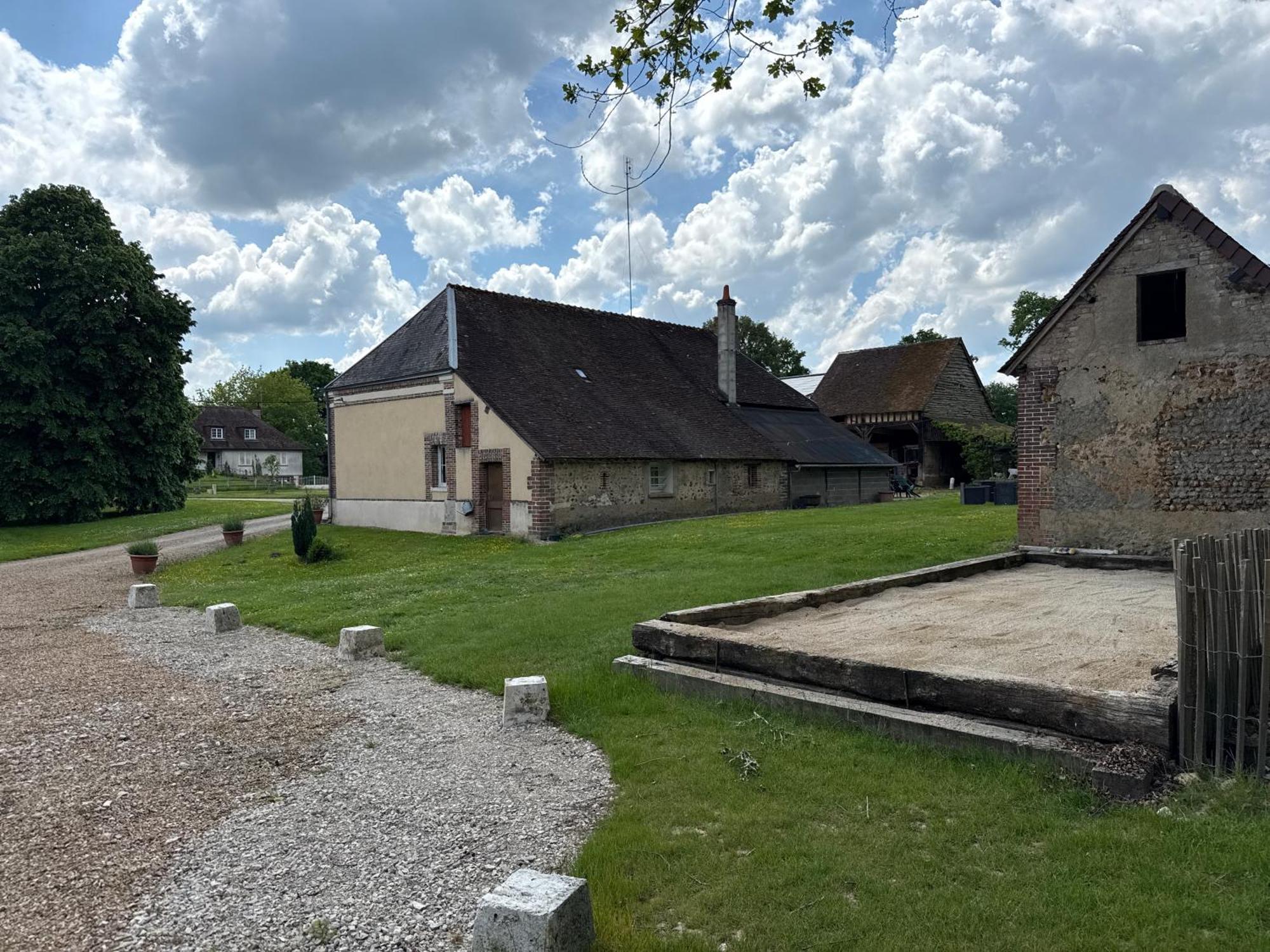 Gite A La Ferme De Sainte Radegonde Lanneray Exterior photo